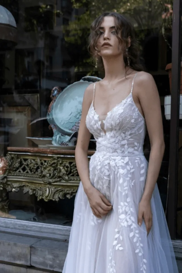Brautkleid aus der Kollektion von Glücksmoment Brautmode Oldenburg
