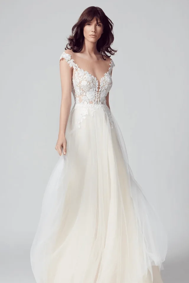 Brautkleid aus der Kollektion von Glücksmoment Brautmode Oldenburg