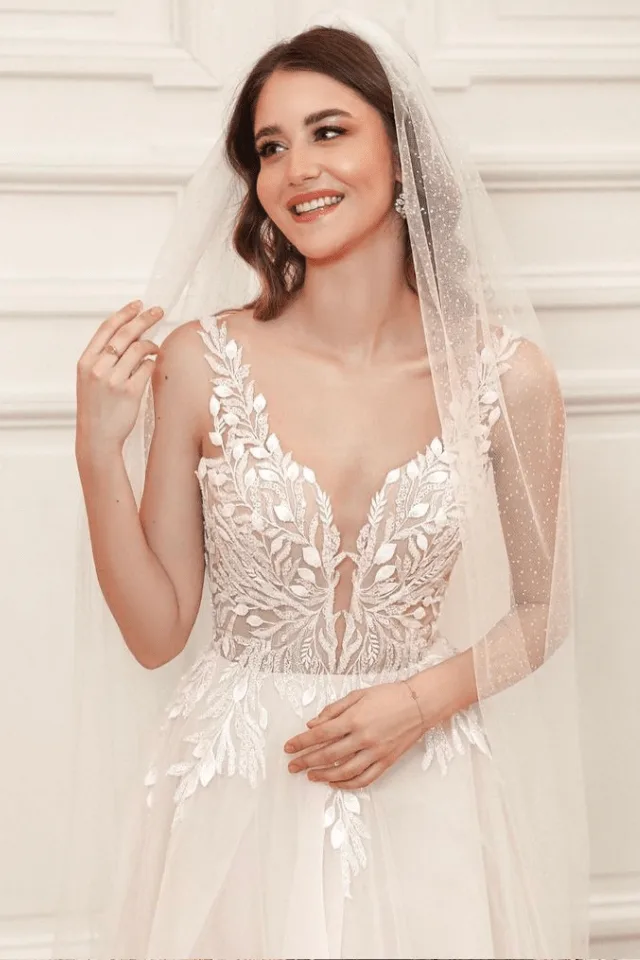 Brautkleid aus der Kollektion von Glücksmoment Brautmode Oldenburg