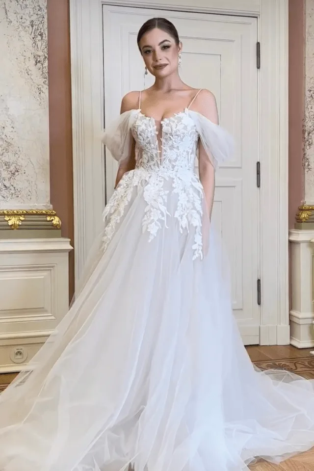 Brautkleid aus der Kollektion von Glücksmoment Brautmode Oldenburg