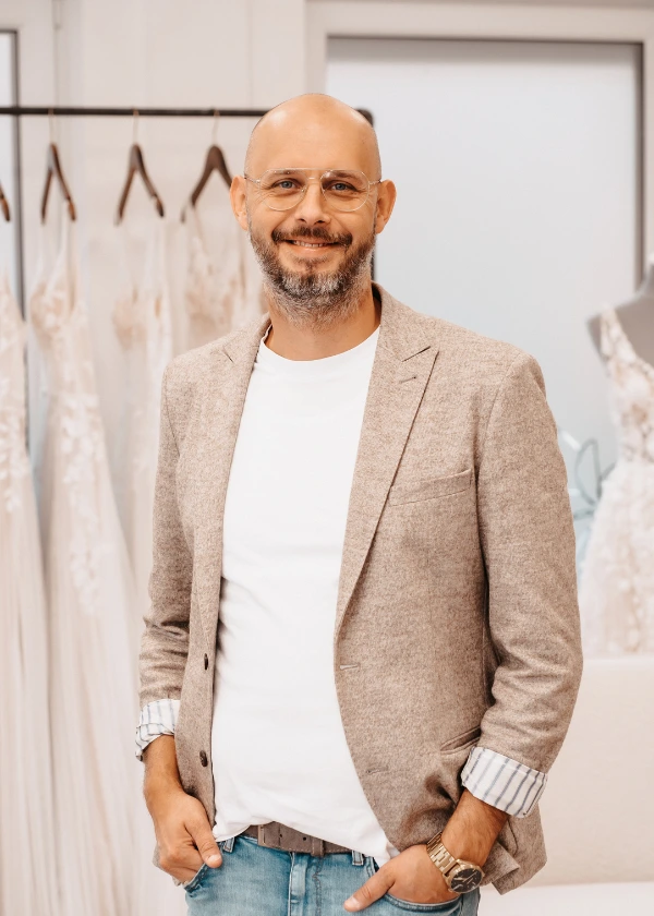 Marco, Geschäftsführer von Glücksmoment Brautmode in Oldenburg