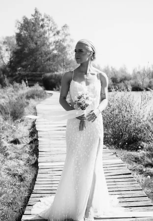Brautkleid: Spitze über die ganze Länge – Glücksmoment Brautmode Oldenburg