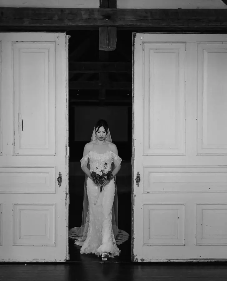 Brautkleid: Ein Rahmen, ein Kleid – Glücksmoment Brautmode Oldenburg