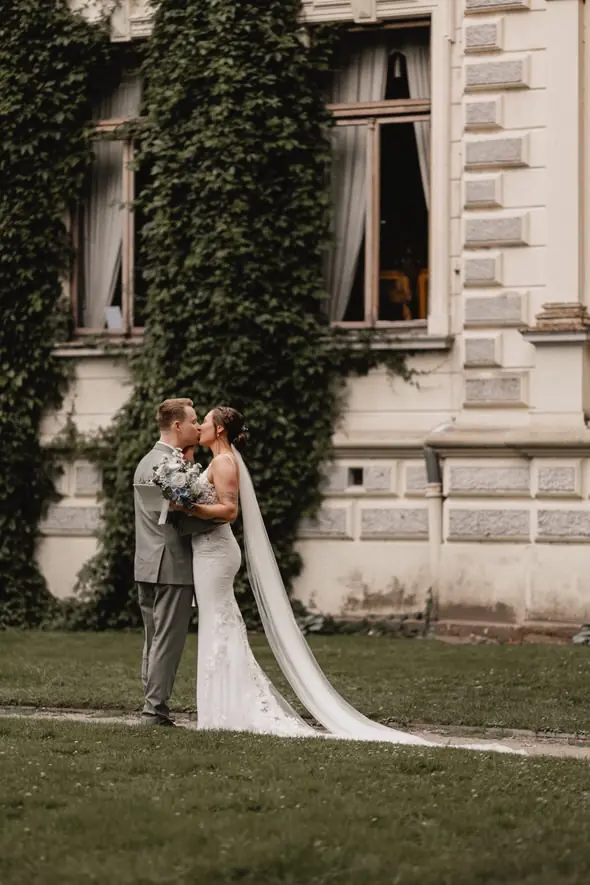 Brautkleid: Ein Schleier ohne Ende – Glücksmoment Brautmode Oldenburg