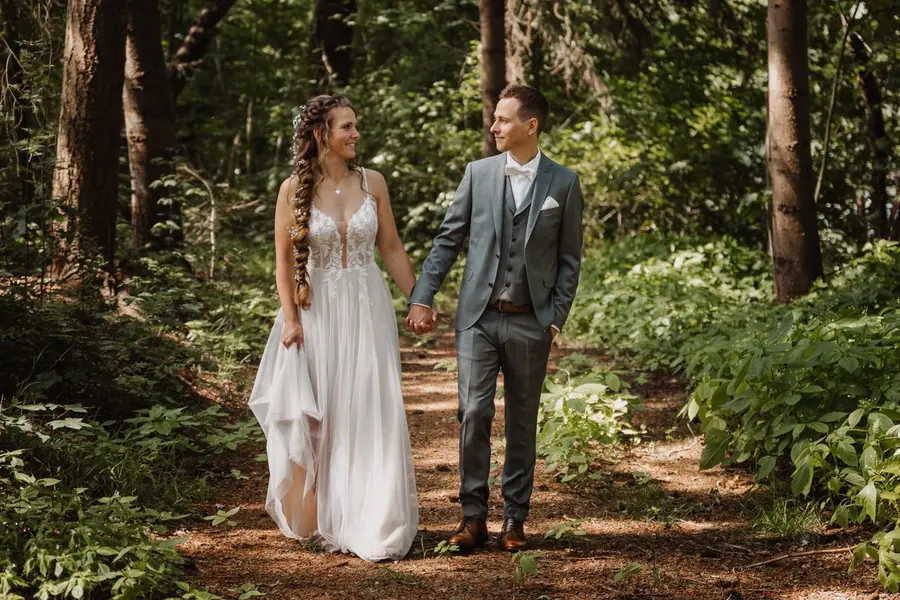 Brautkleid: Ein Weg zu zweit – Glücksmoment Brautmode Oldenburg