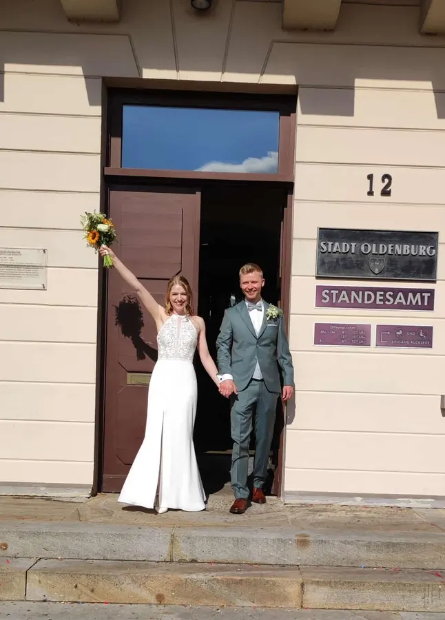 Brautkleid: Direkt nach dem Ja – Glücksmoment Brautmode Oldenburg